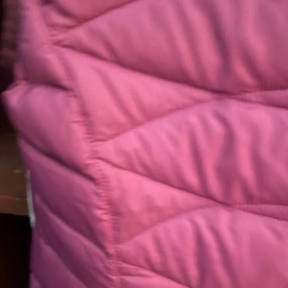 Eddie Bauer Women’s Down Puffer Vest, appears New without tags, Medium. - Picture 6 of 8